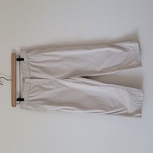 Chico's Secret Stretch Comfort Waist Straight Leg Khaki Capri Pants Size Small/6